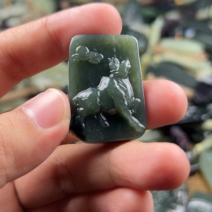 和田玉未镶嵌颈饰