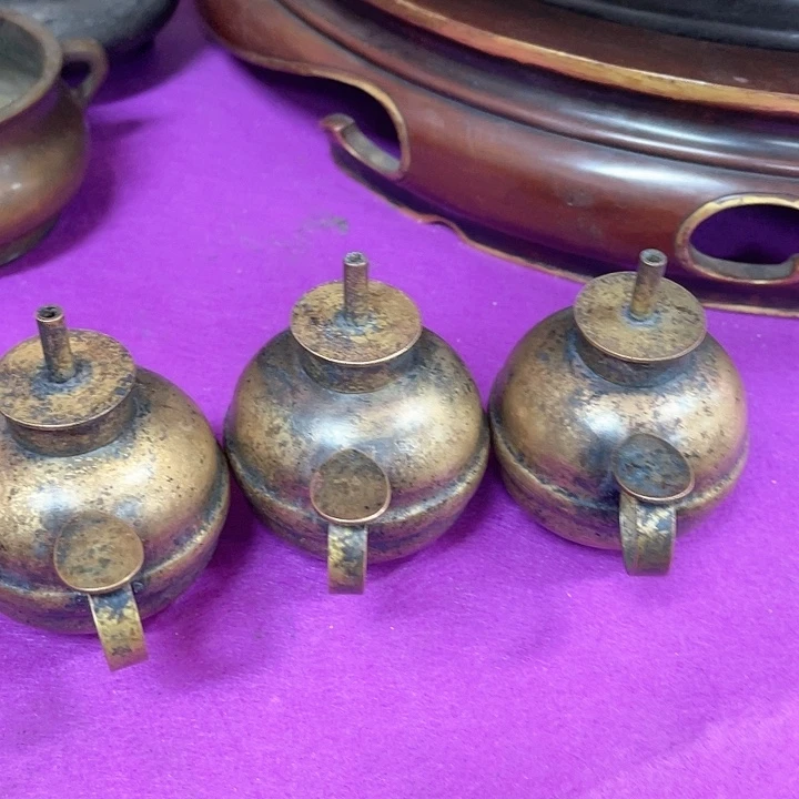 铜器铭文碎片的人顿*