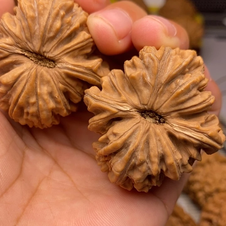 文玩核桃吊坠你**咯四座楼