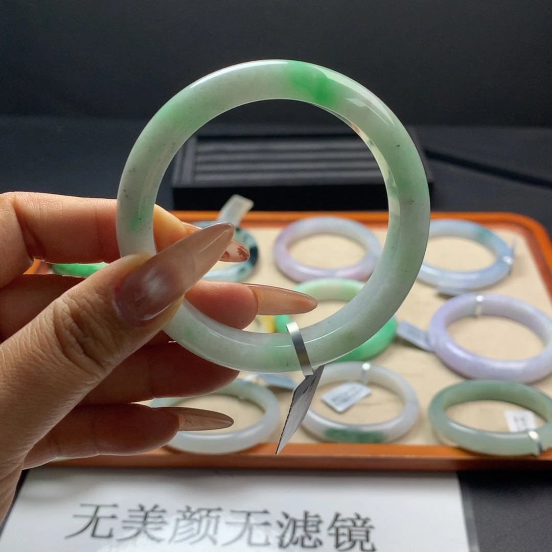 翡翠未镶嵌手镯（圆镯）