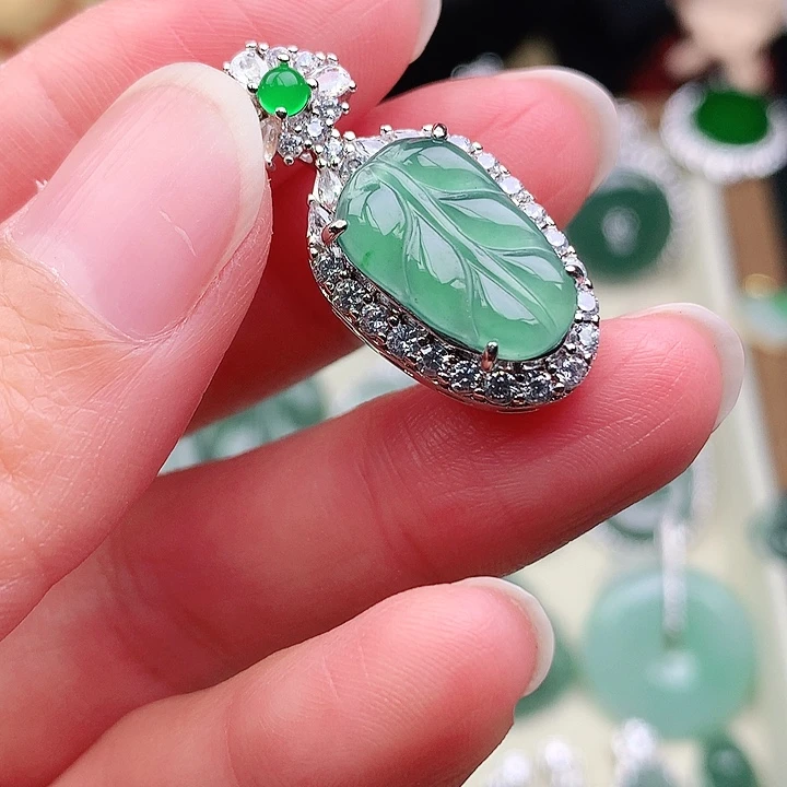 颈饰未镶嵌翡翠吊坠