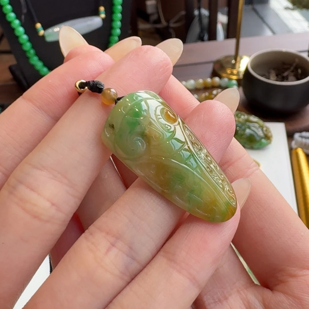 定制翡翠未镶嵌特色三彩古蝉