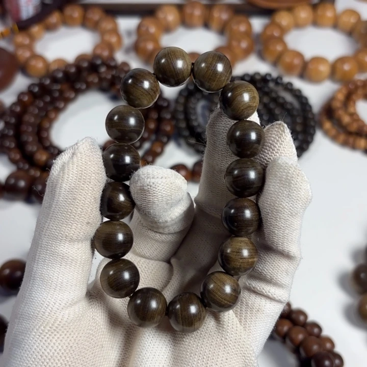 寒***酥檀香木1.3老山檀水阴沉奶香