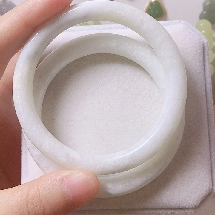 蛇纹石玉未镶嵌手镯圈口56