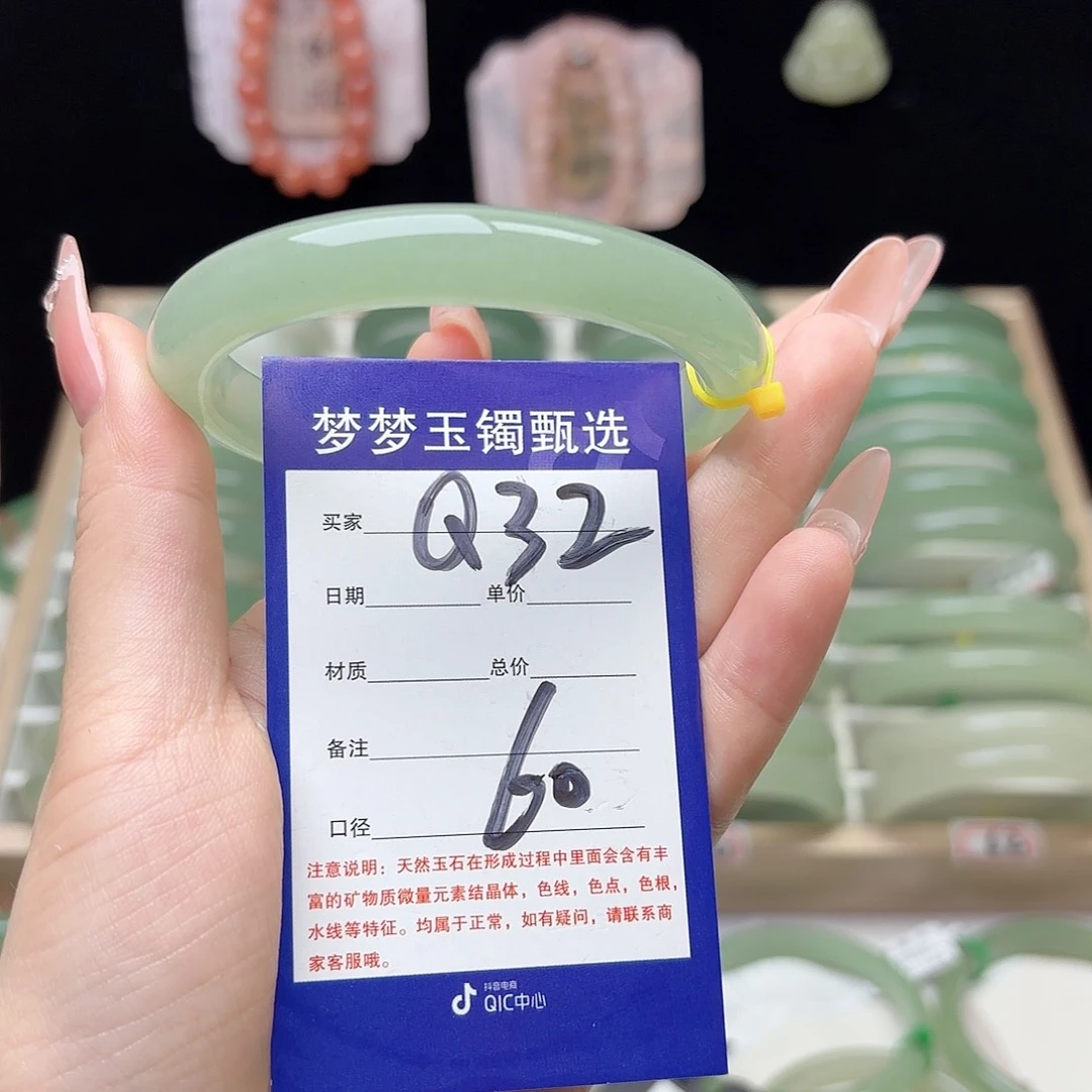 为***么未镶嵌手镯石英质玉
