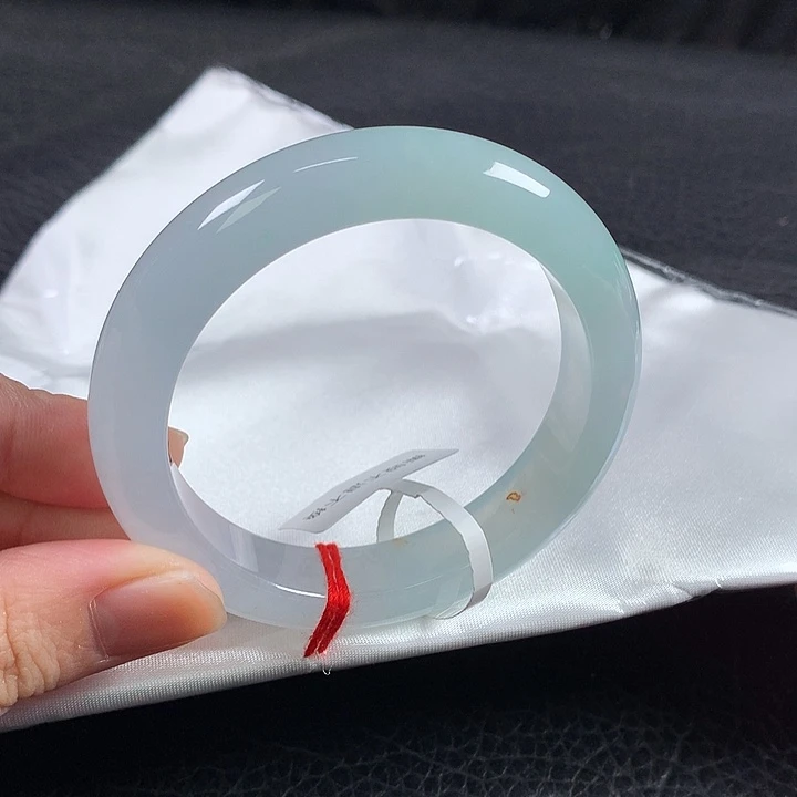 翡翠未镶嵌手镯