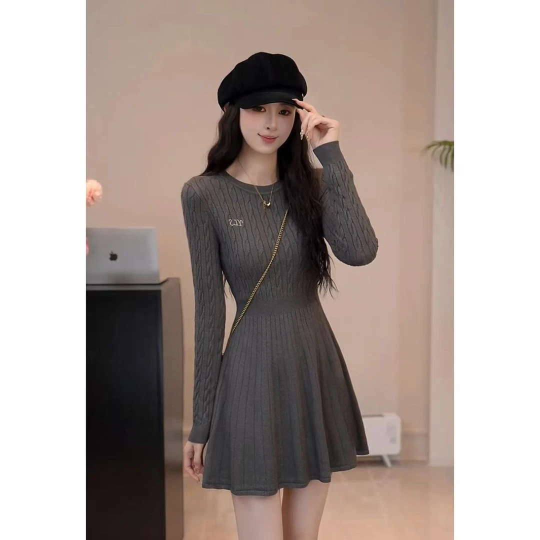 YUANLIANSU/圆脸酥【蓝岛孤鲸】法式复古气质圆领麻花针织连衣裙女