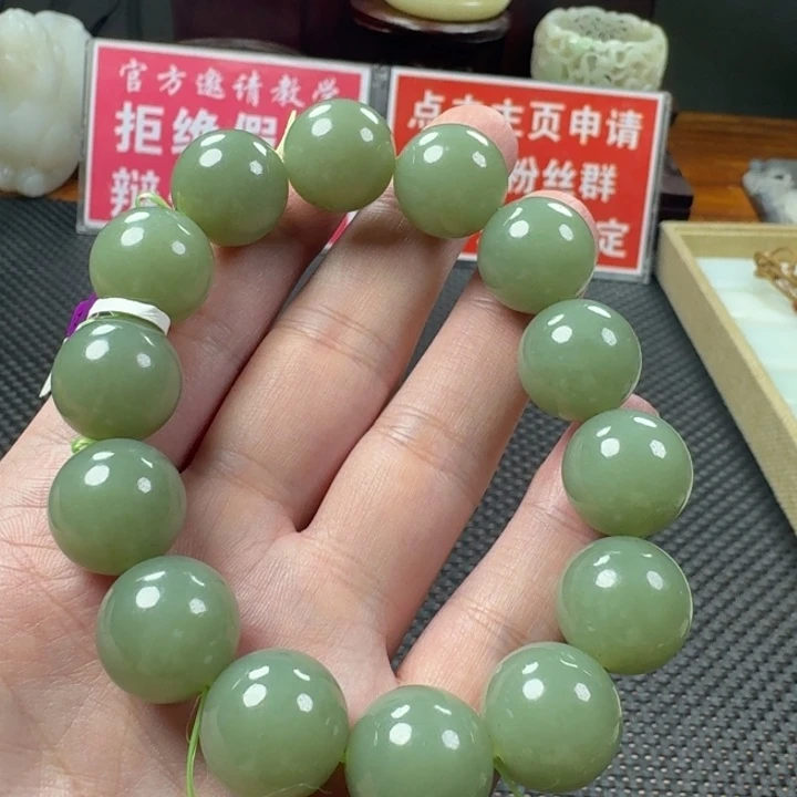 太***错未镶嵌手链和田玉