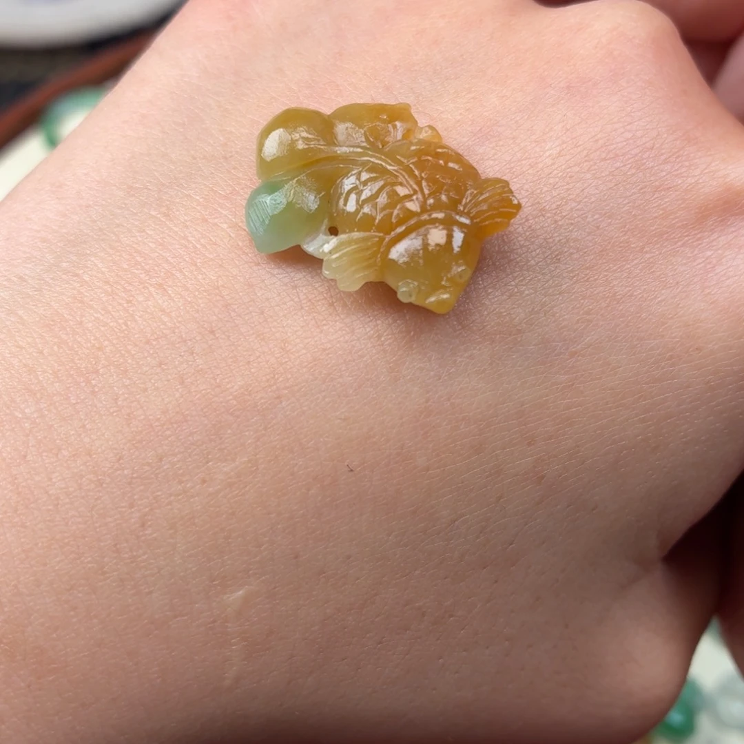 定制翡翠未镶嵌金鱼