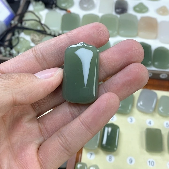 和田玉颈饰未镶嵌听*