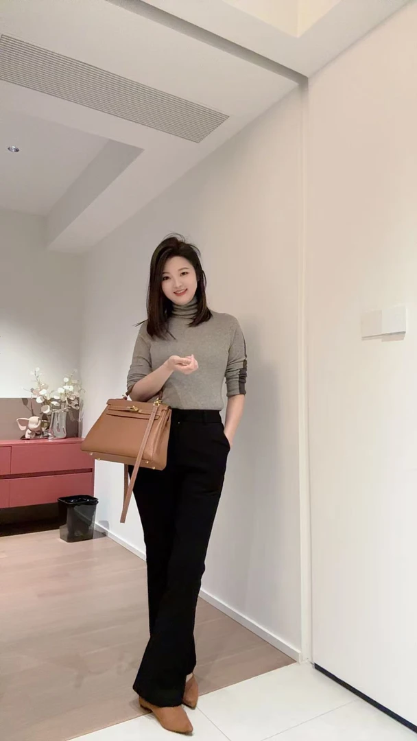 雪羽倾城”全鹅绒休闲时尚百搭微喇裤