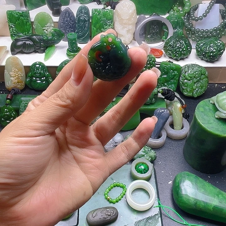 和田玉未镶嵌珠宝半成品