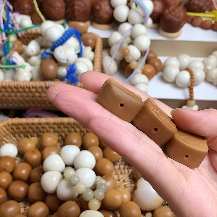 李****吊坠千眼菩提象牙果