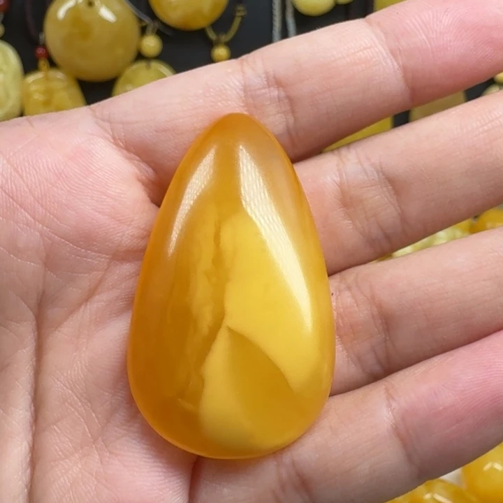 蜜蜡未镶嵌珠宝奇石