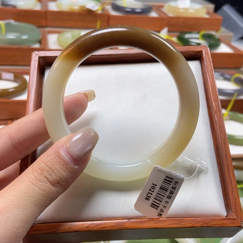 【闪购商品】和田玉手镯未镶嵌52 53 54