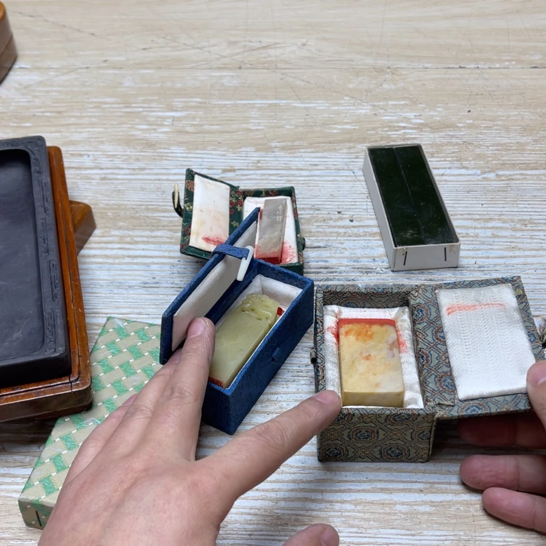 瓷片二**…密密麻麻地排列着一个