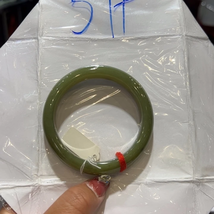 和田玉手镯未镶嵌?****