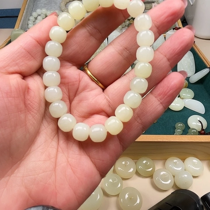 和田玉（糖玉）未镶嵌手链