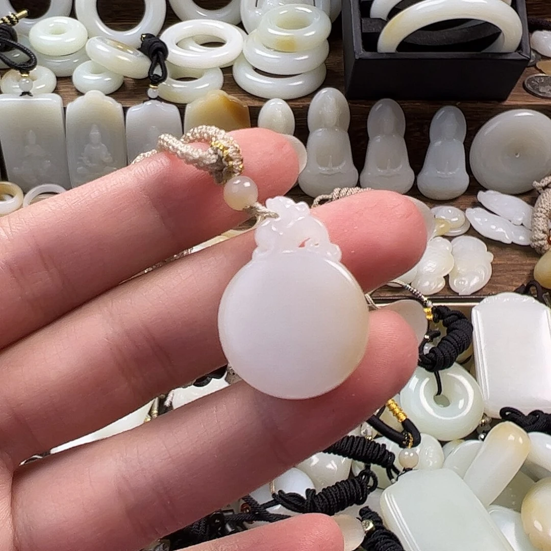 和田玉未镶嵌颈饰