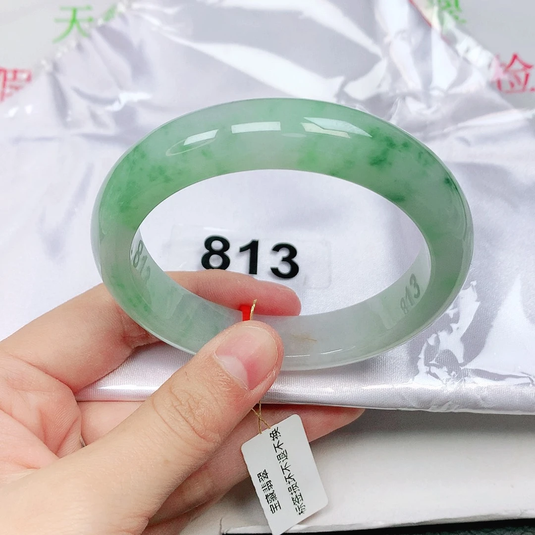 翡翠手镯未镶嵌抖音813