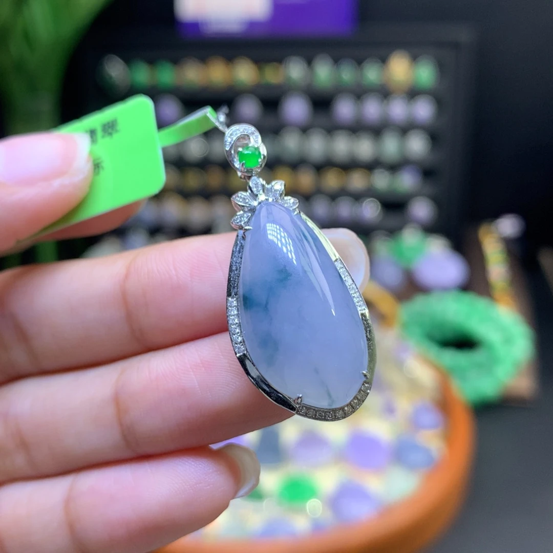 颈饰18K金镶嵌翡翠