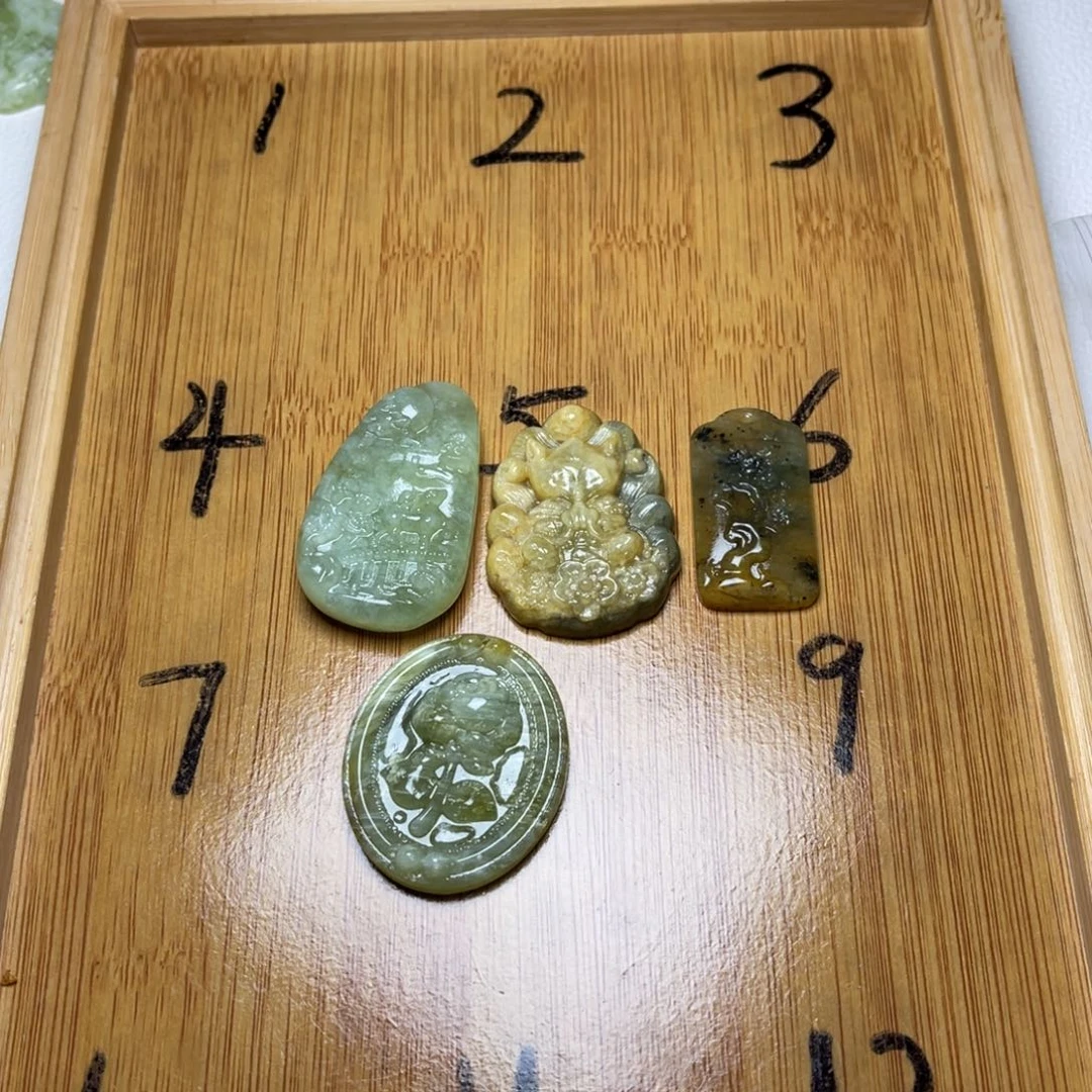 木****蛇纹石玉未镶嵌颈饰