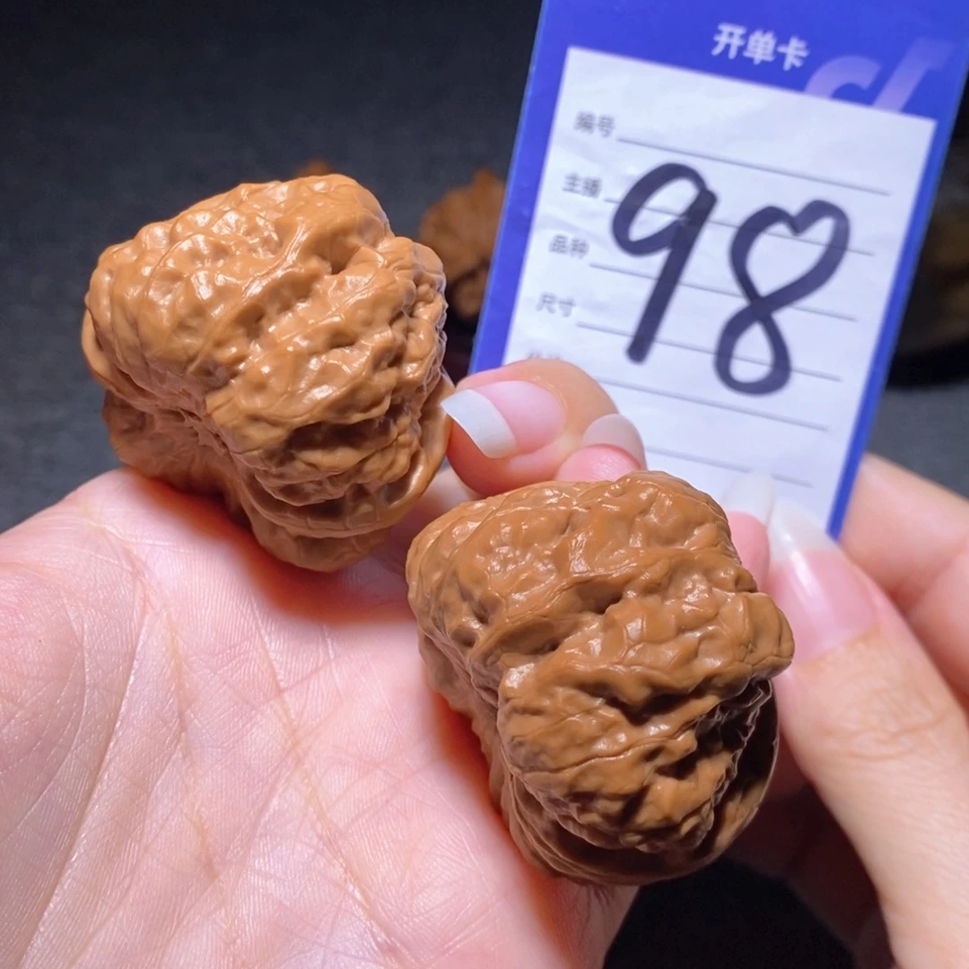 文玩核桃把件蛤蟆头41左右有修