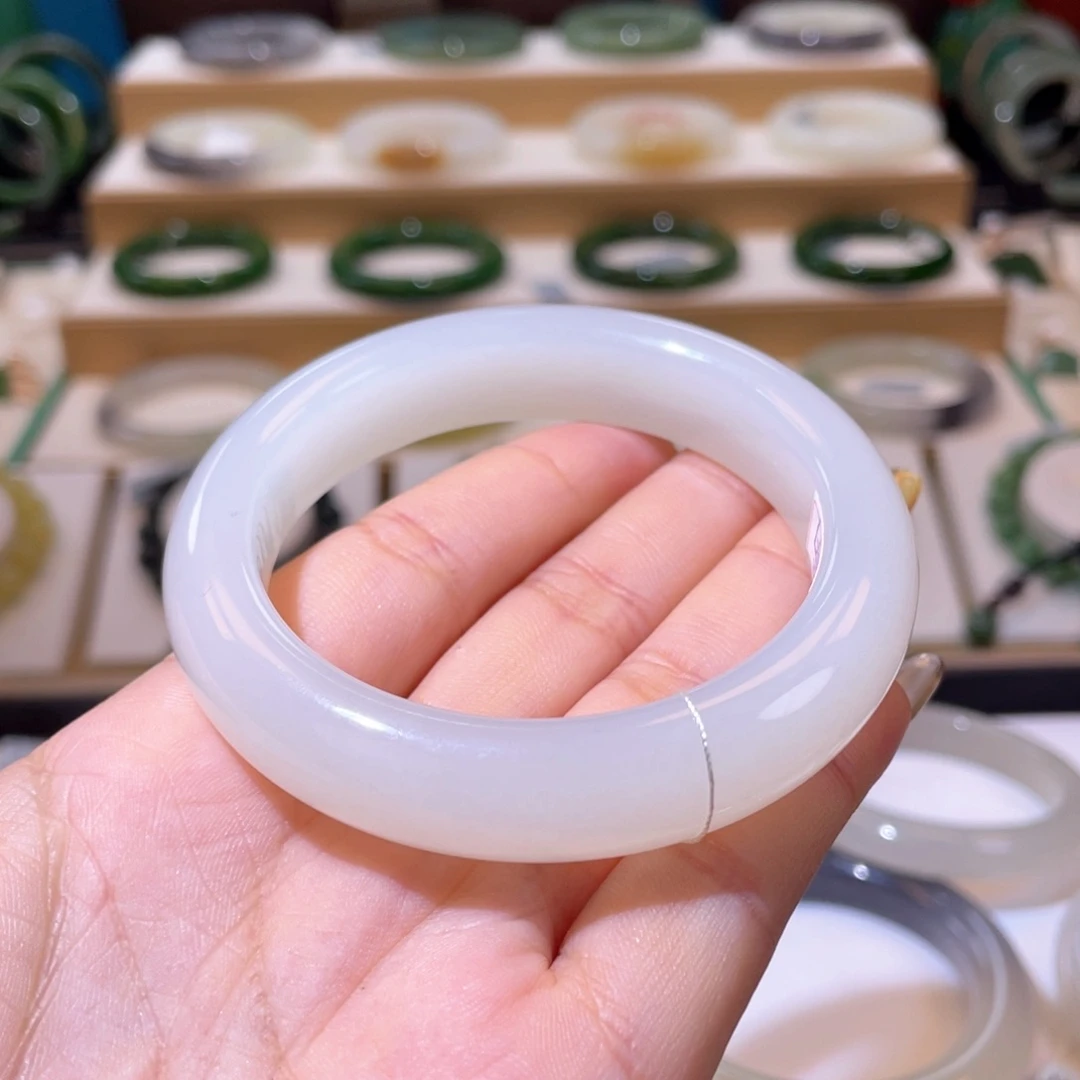 和田玉高品藕粉手镯未镶嵌步**停