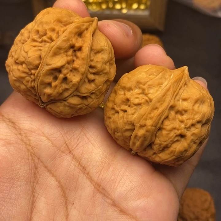 文玩核桃把件38尺异形