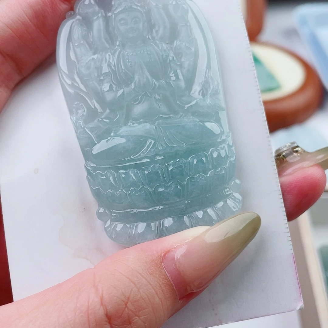 翡翠未镶嵌颈饰千手