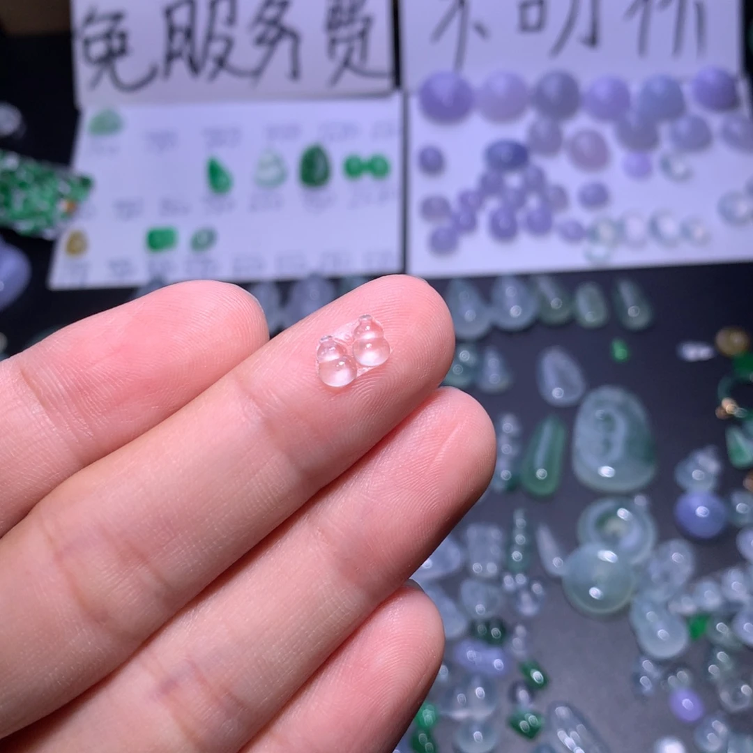 翡翠未镶嵌颈饰高波葫芦