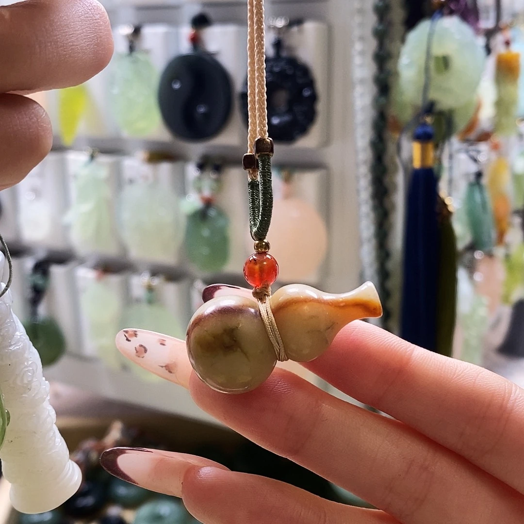 蛇纹石玉未镶嵌颈饰