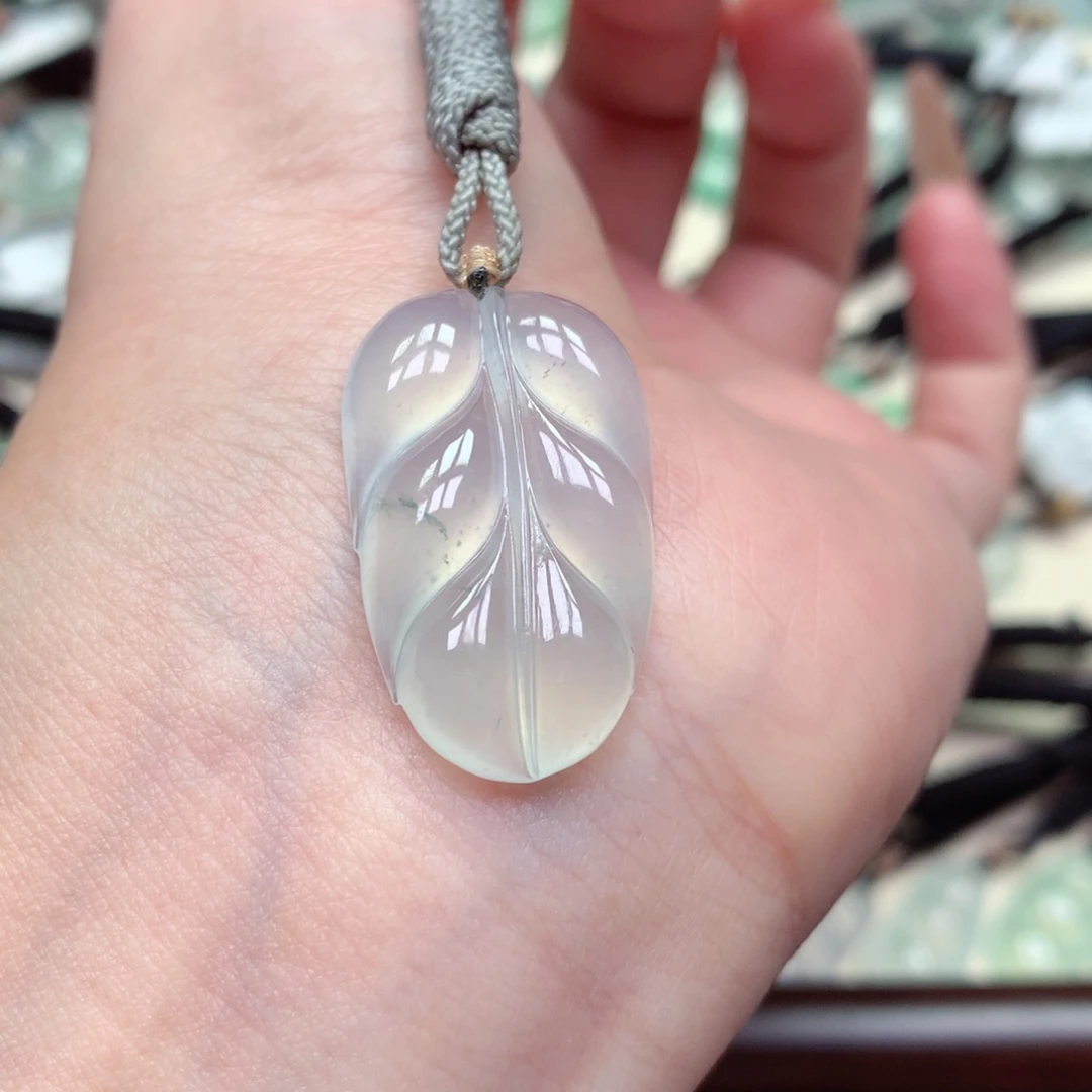 翡翠未镶嵌颈饰叶子