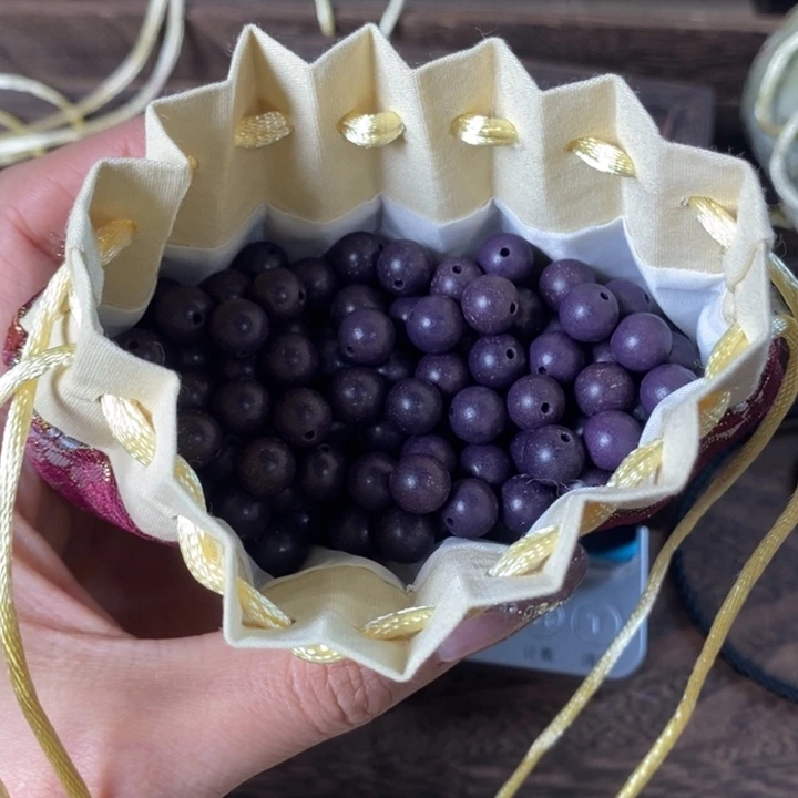 泥塑紫气东来0.8瑕疵珠香包约50克