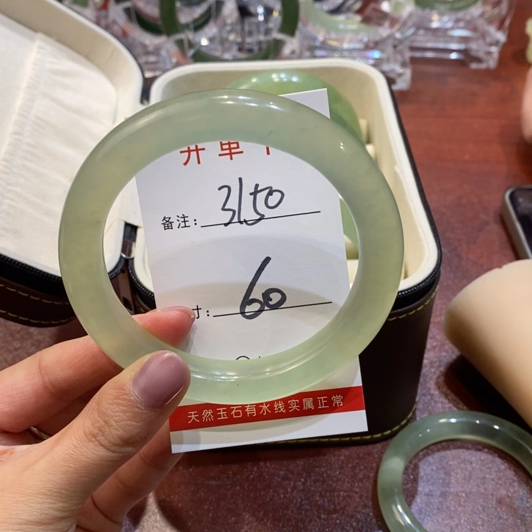 【闪购商品】蛇纹石玉手镯未镶嵌琴**?