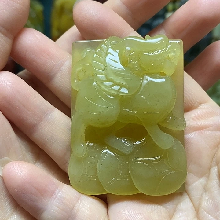岫玉未镶嵌吊坠(赠链)