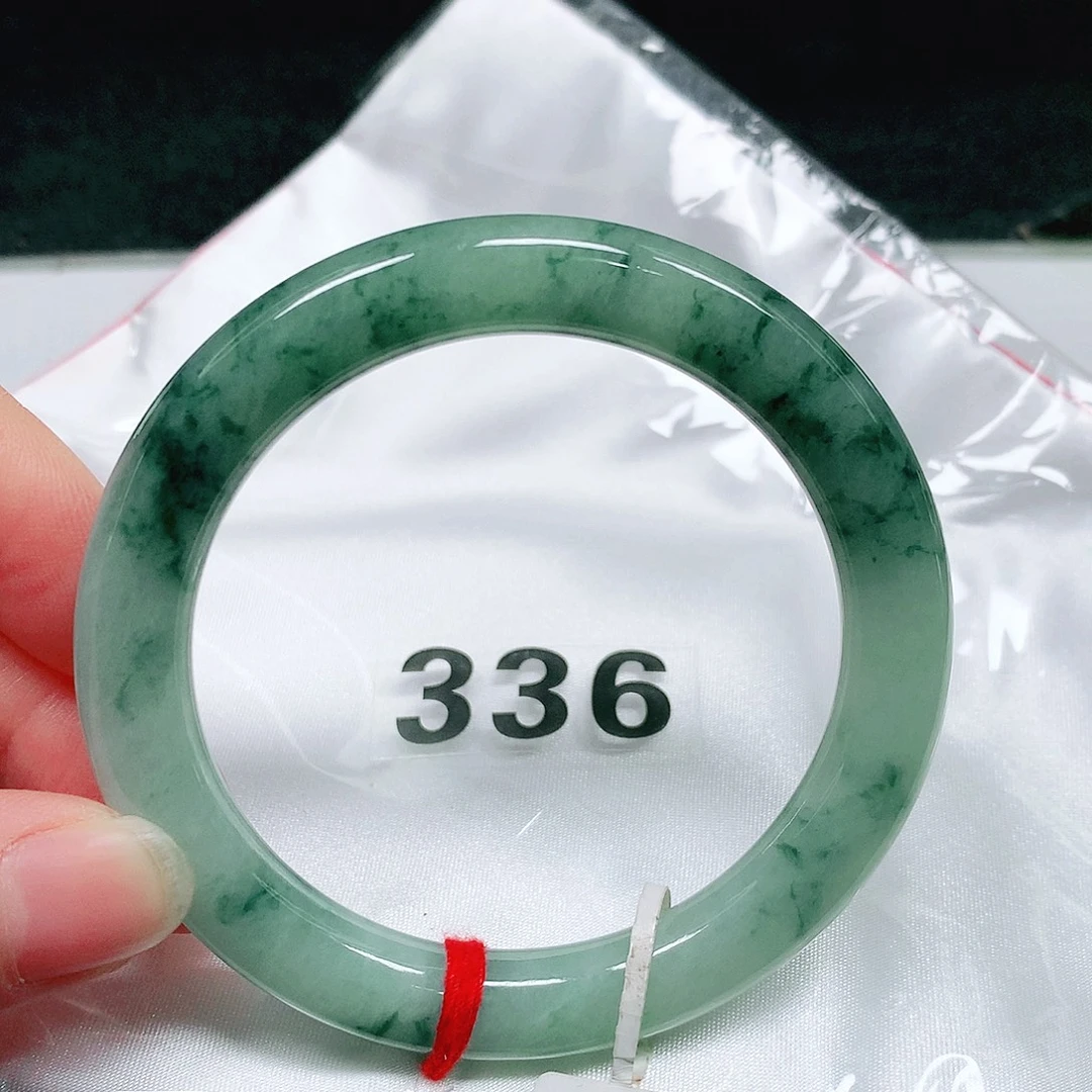 翡翠未镶嵌手镯（圆镯）24 号翡翠手镯