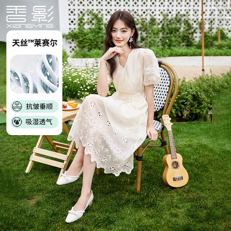 Q832483连衣裙 香影v领泡泡袖连衣裙女夏装新款米白色镂空