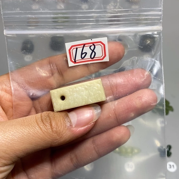 蛇纹石玉颈饰未镶嵌泛**舟