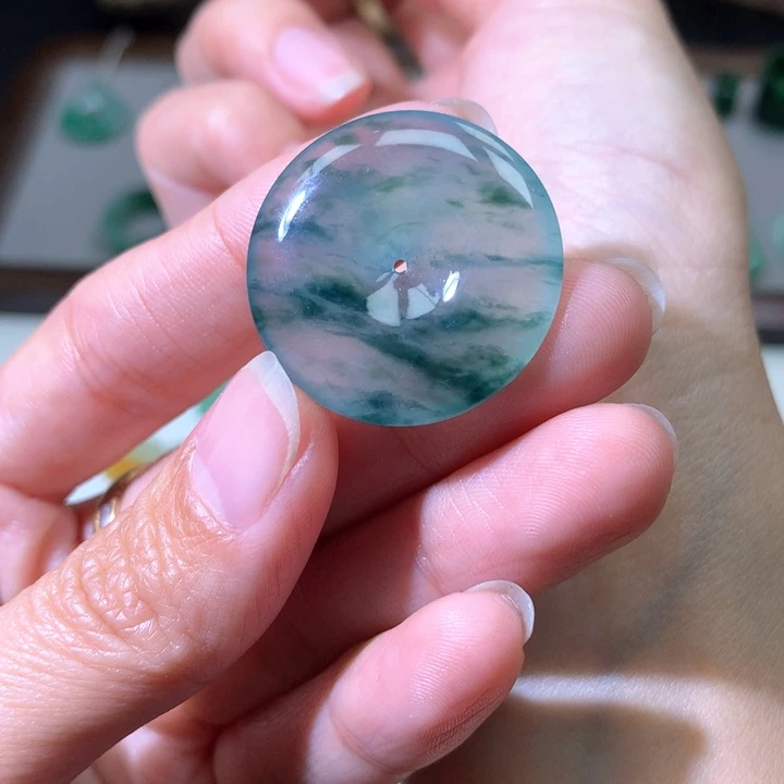 翡翠颈饰未镶嵌平安扣