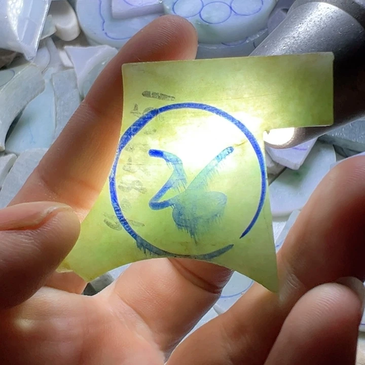 翡翠未镶嵌颈饰翡翠小料