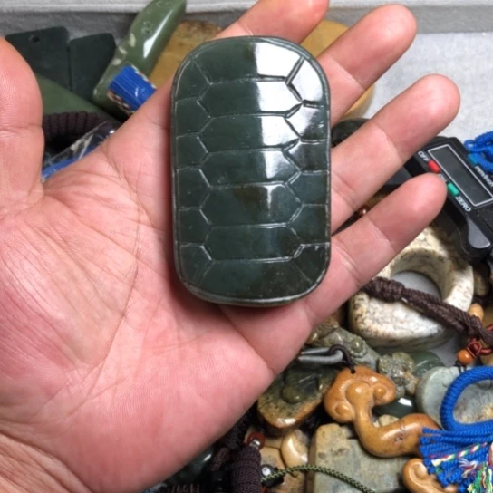 岫岩老玉（透闪石质玉）未镶嵌颈饰