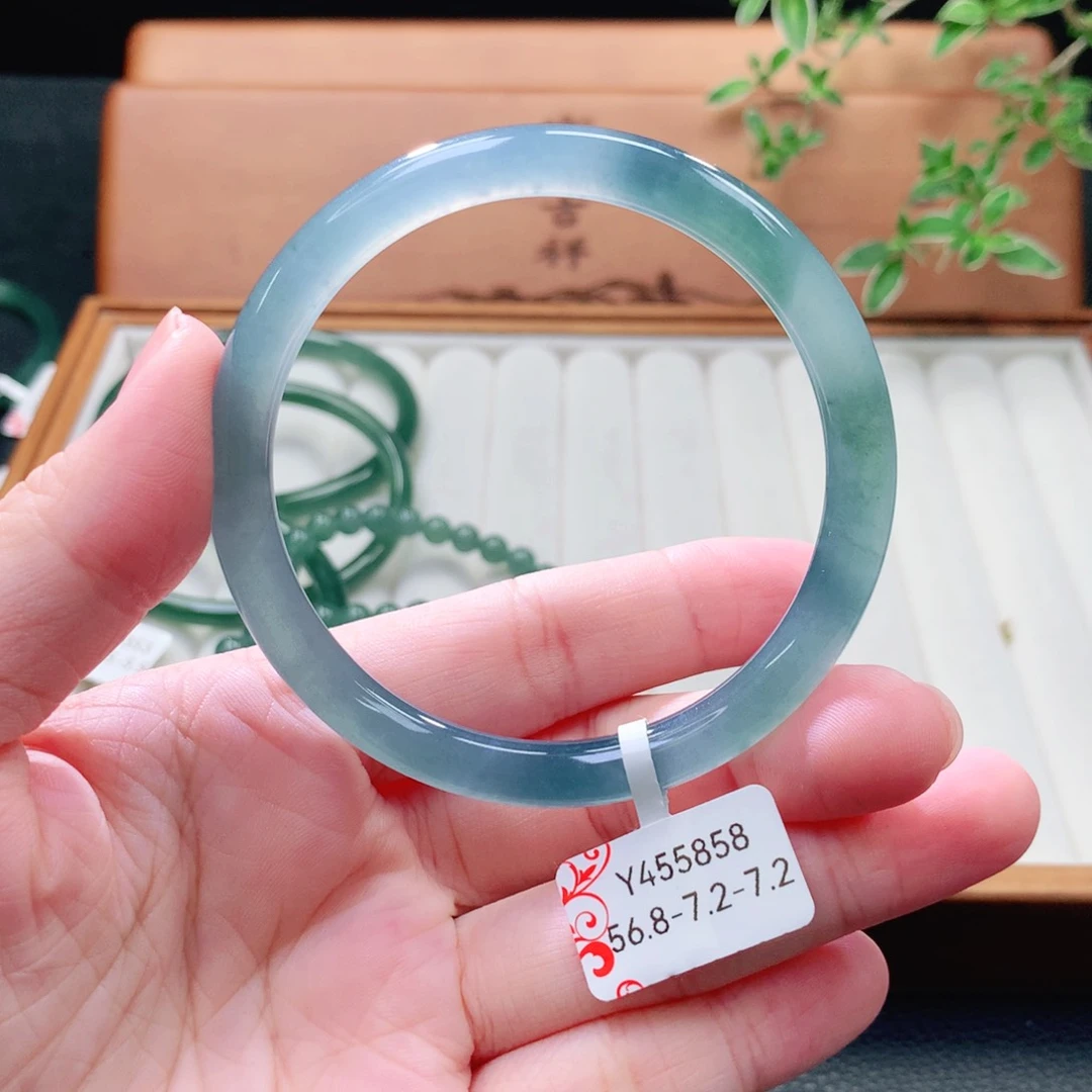 未镶嵌手镯（圆镯）翡翠