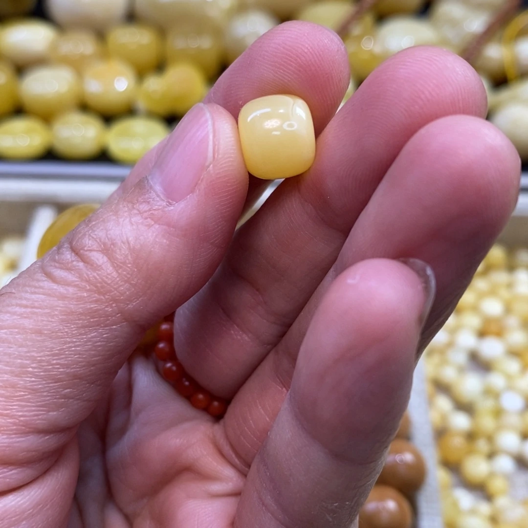 哆***⁹琥珀未镶嵌裸石原矿蜜蜡配珠
