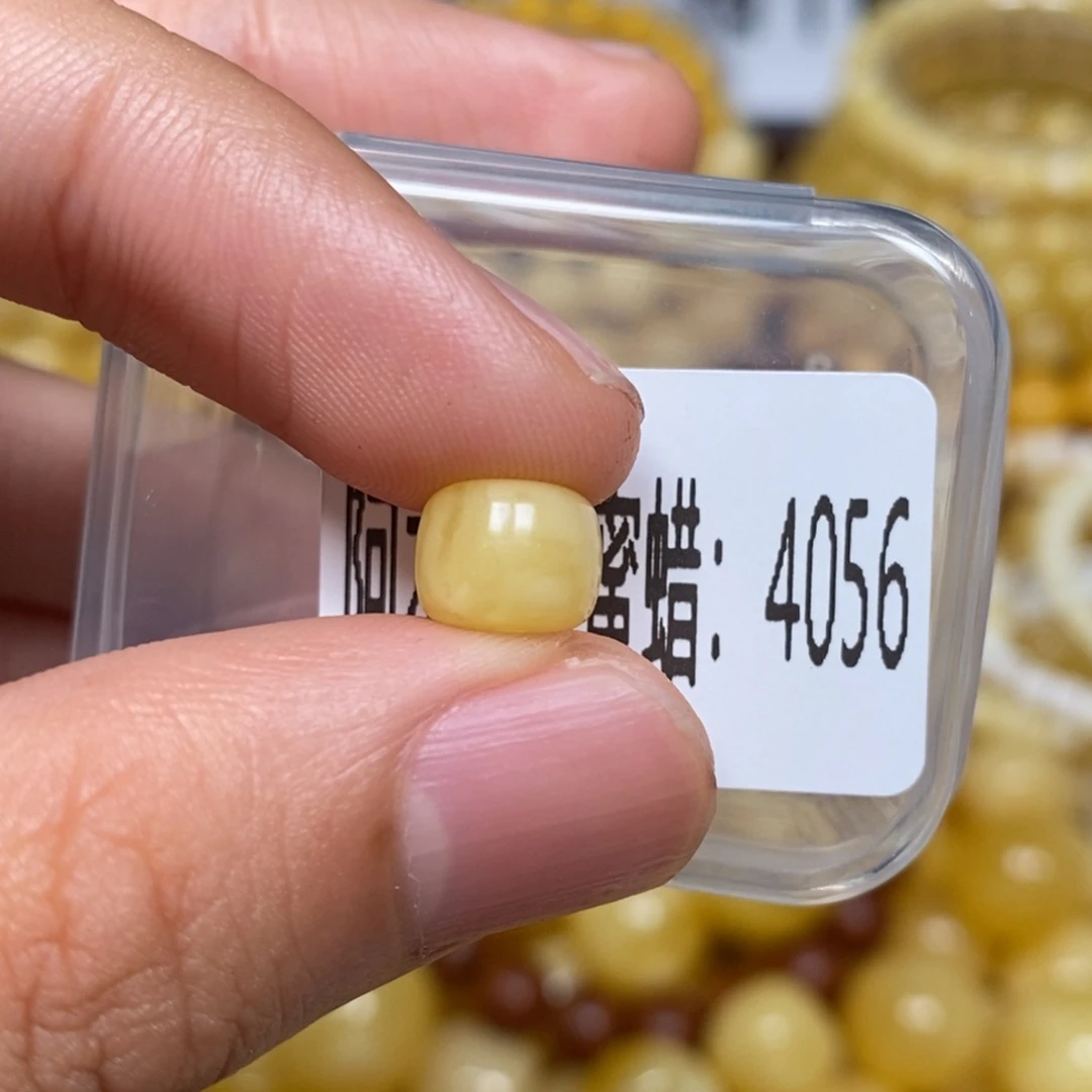 蜜蜡未镶嵌珠宝奇石4056