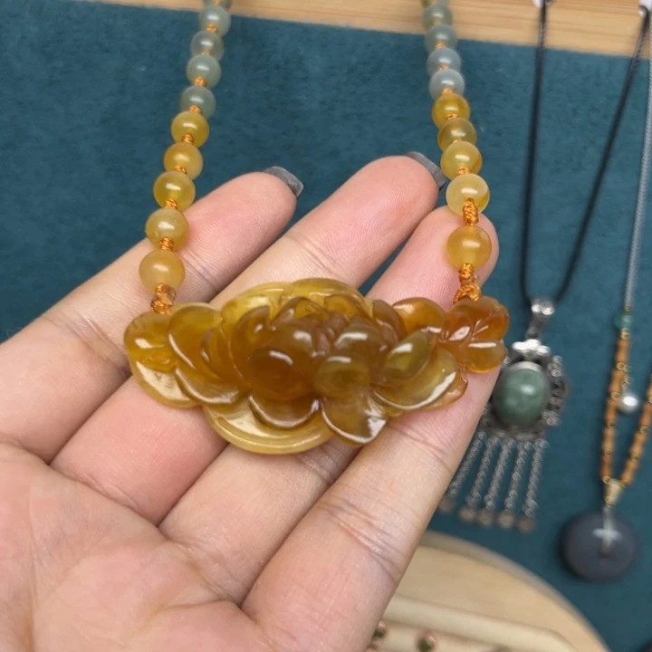 蛇纹石玉未镶嵌颈饰