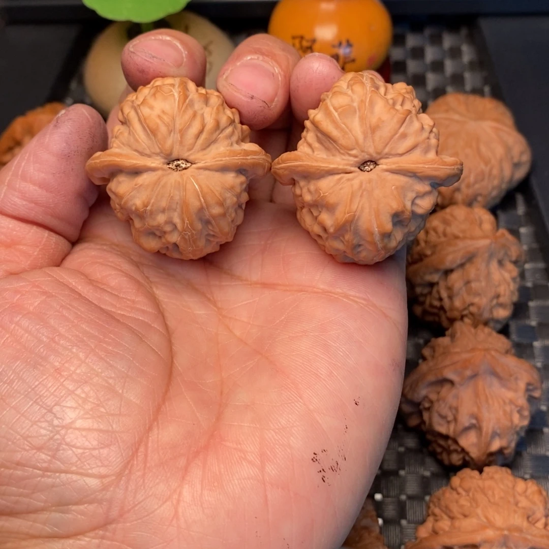 王***儿文玩核桃吊坠平谷霸王