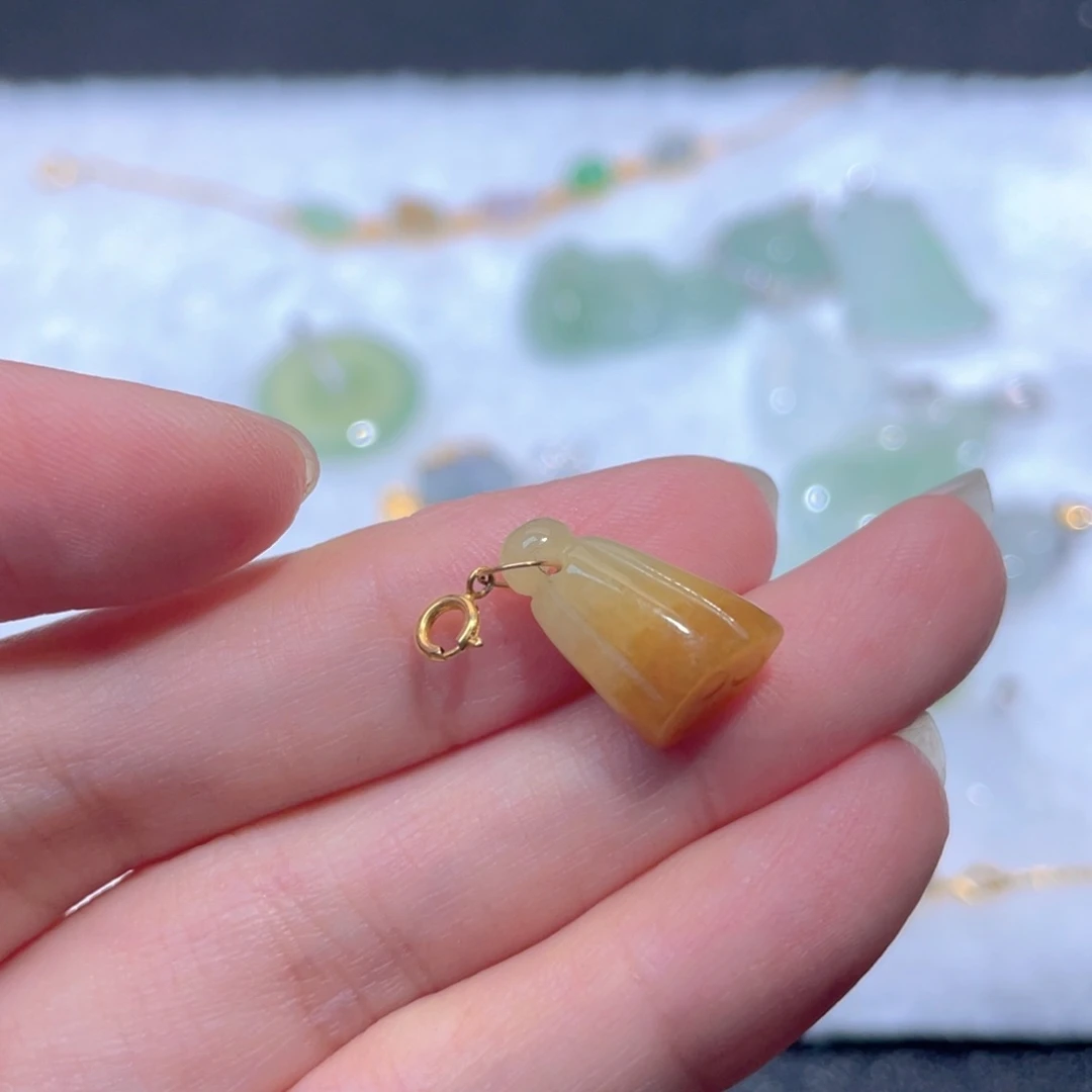 翡翠18K金镶嵌颈饰翡翠