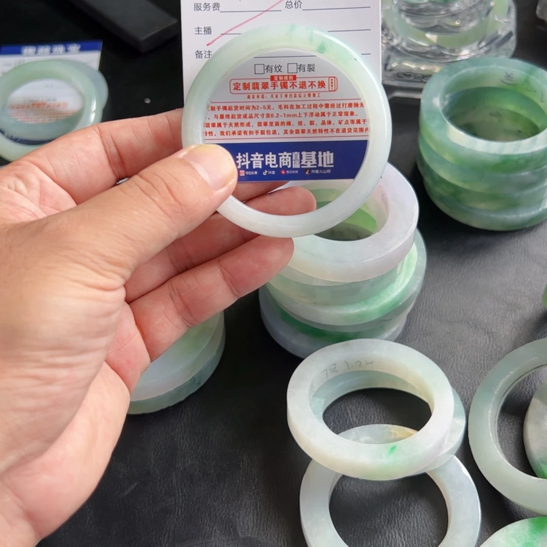 小***。未镶嵌天然翡翠手镯定制翡翠
