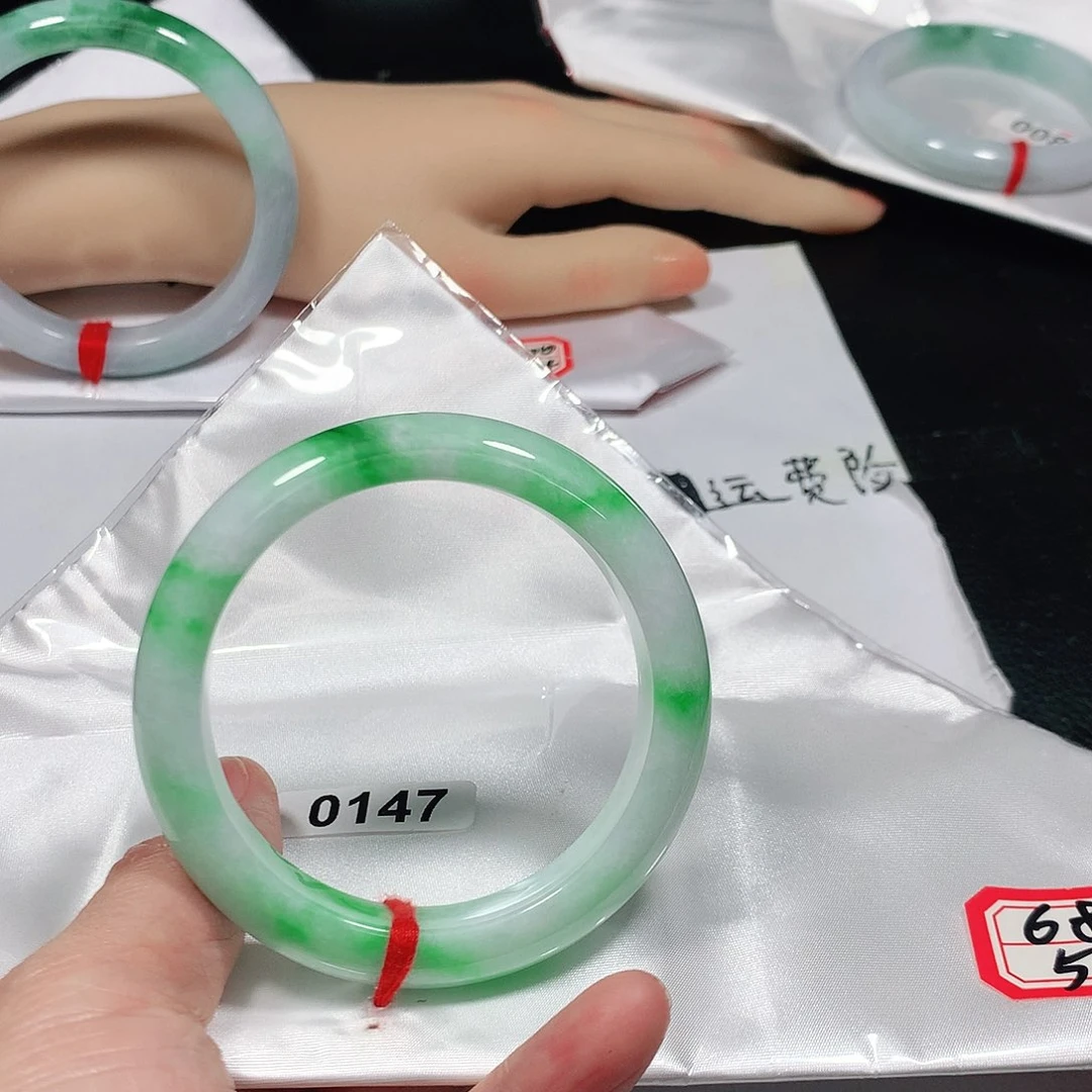 翡翠手镯未镶嵌天然缅甸A货翡翠手镯